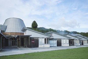 405731033