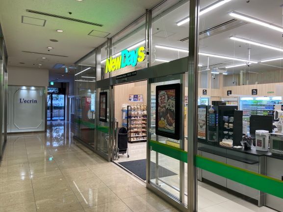 8899400
